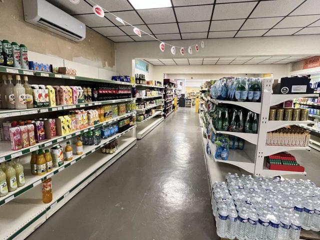 Vente  Local commercial de 370 m² à Fréjus 129 000 euros Réf: SFN-1826916
