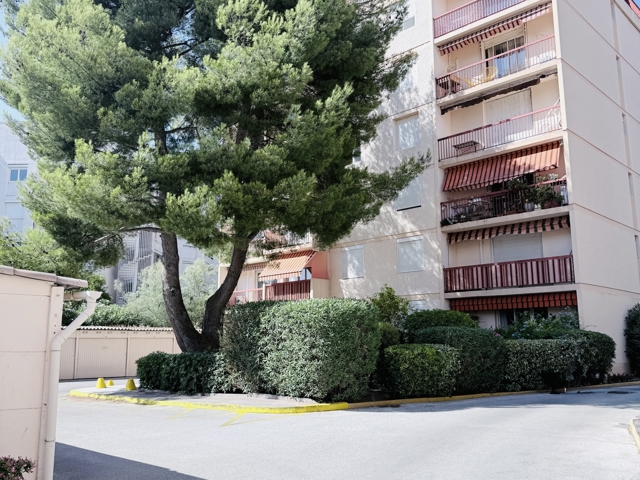 Vente  Appartement T2  de 51 m² à Toulon 105 600 euros Réf: SFN-1833202
