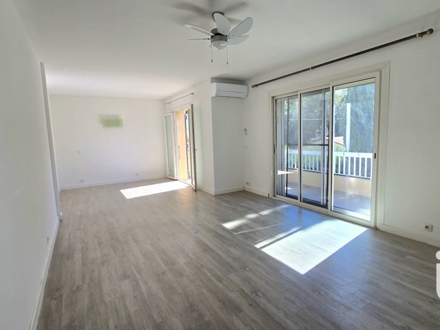 Vente  Appartement T5  de 91 m² au Castellet 339 000 euros Réf: SFN-1766364