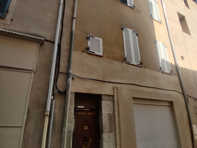 Vente  Appartement T2  de 35 m² à Brignoles 84 000 euros Réf: SFN-1842317