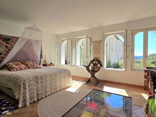 Vente  Maison de 197 m² à Puget Ville 433 000 euros