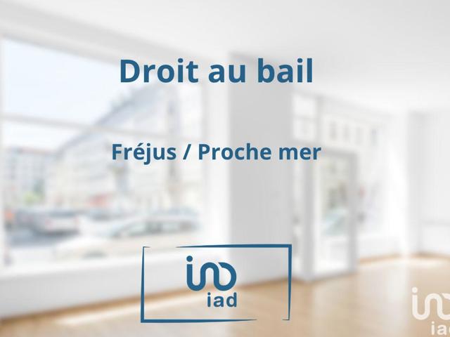 Vente  Local commercial de 50 m² à Fréjus 8 000 euros Réf: SFN-1813710