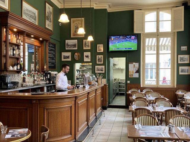 Vente  Local commercial de 147 m² à Saint Raphaël 300 000 euros Réf: SFN-1847322