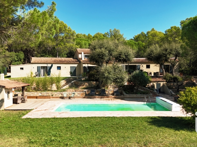 Vente  Maison de 240 m² à Roquebrune sur Argens 1 390 000 euros Réf: SFN-1835279