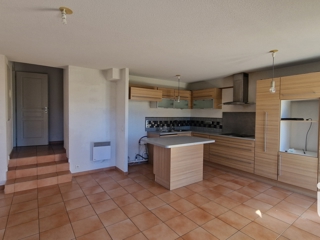 Vente  Appartement T3  de 56 m² à Plan d'Aups Sainte Baume 185 000 euros