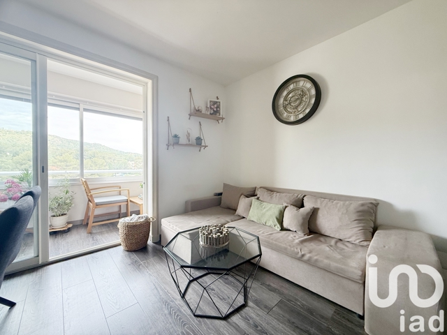 Vente  Appartement T2  de 40 m² à Hyères 155 000 euros Réf: SFN-1863528