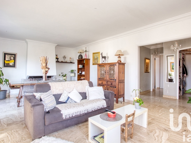 Vente  Appartement T6  de 175 m² à Saint Raphaël 399 000 euros Réf: SFN-1863313