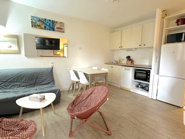 Vente  Appartement T3  de 38 m² à Saint Raphaël 147 000 euros Réf: SFN-1864280