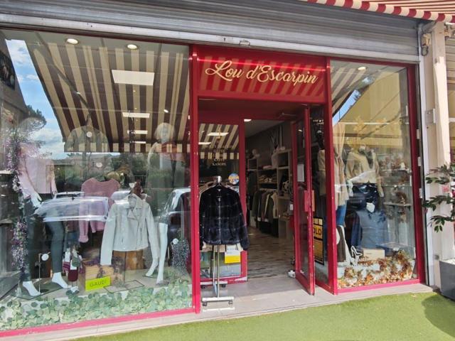 Vente  Local commercial de 70 m² à Saint Raphaël 24 000 euros Réf: SFN-1861952