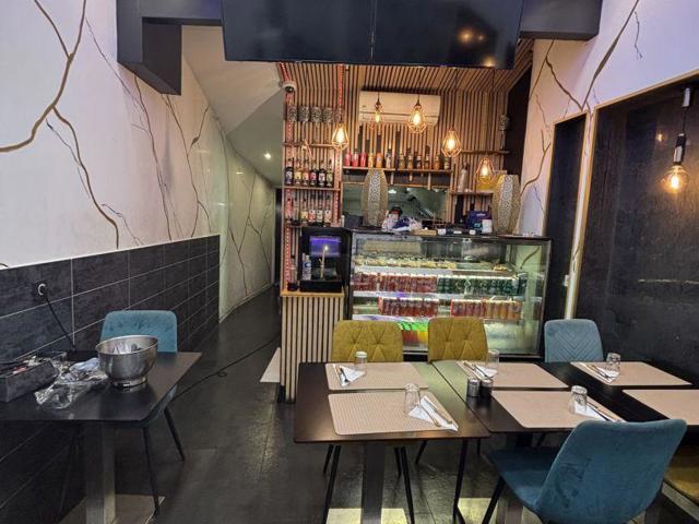 Vente  Local commercial de 44 m² à Hyères 88 000 euros Réf: SFN-1869368