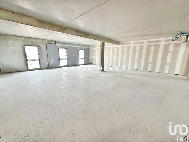Vente  Local commercial de 92 m² à Sanary 380 871 euros Réf: SFN-1866419