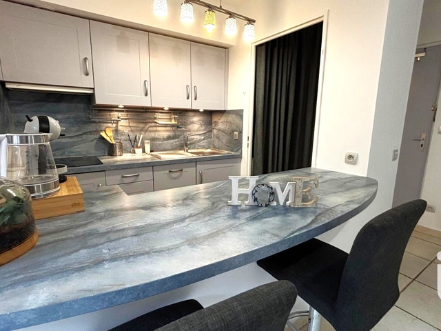 Vente  Studio de 26 m² à Roquebrune sur Argens 109 000 euros Réf: SFN-1875585