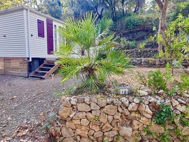 Vente  Terrain de 211 m² à Fréjus 86 500 euros Réf: SFN-1875792
