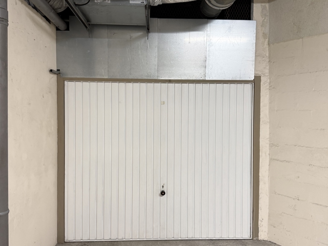 Vente  Garage de 20 m² à Fréjus 45 000 euros Réf: SFN-1876941