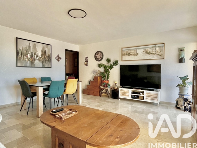 Vente  Appartement T3  de 75 m² à Hyères 380 000 euros Réf: SFN-1877583