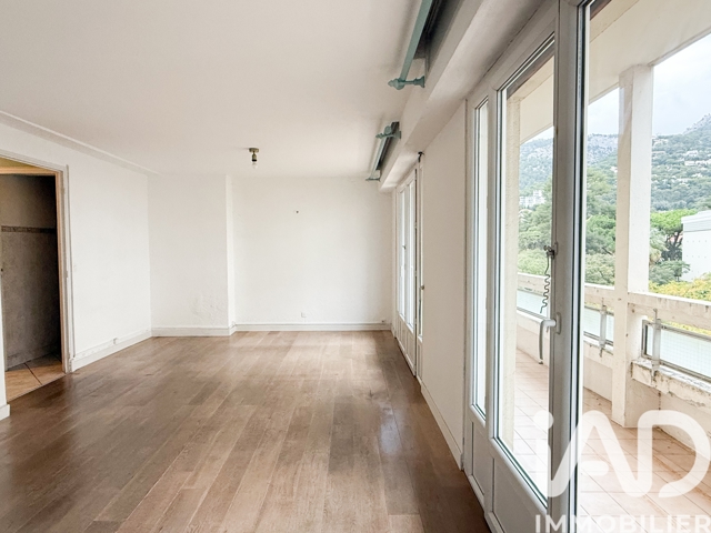 Vente  Appartement T2  de 48 m² à Toulon 145 000 euros Réf: SFN-1878305