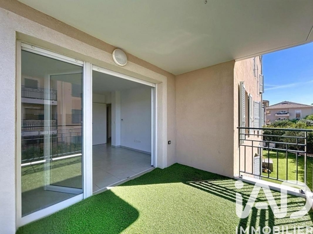 Vente  Appartement T2  de 43 m² au Muy 150 000 euros Réf: SFN-1880832