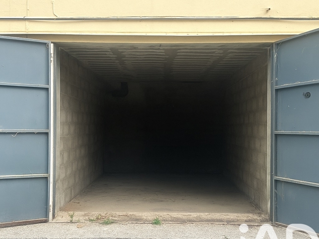 Vente  Garage de 15 m² à Hyères 34 000 euros Réf: SFN-1889035