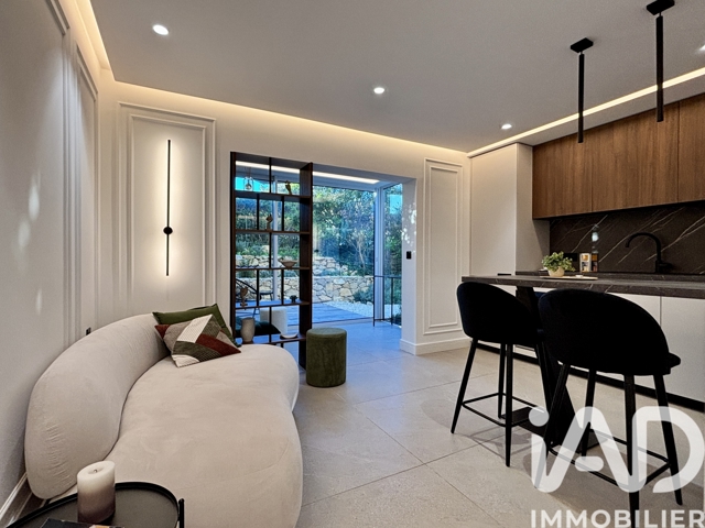 Vente  Appartement T2  de 38 m² à Saint Raphaël 255 000 euros Réf: SFN-1738434