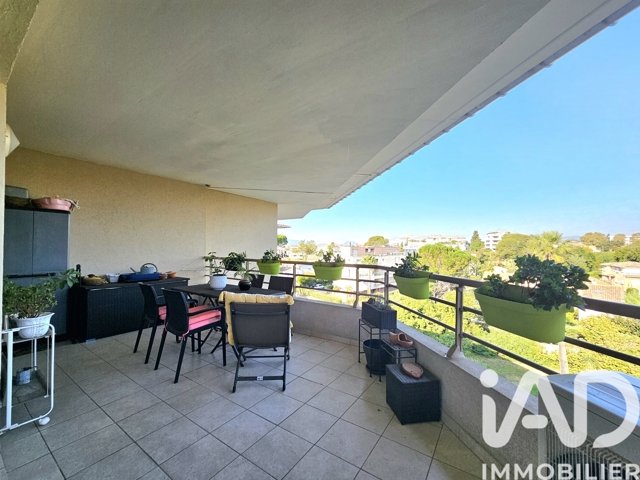 Vente  Appartement F3  de 77 m² à Saint Raphaël 117 000 euros Réf: SFN-1885485