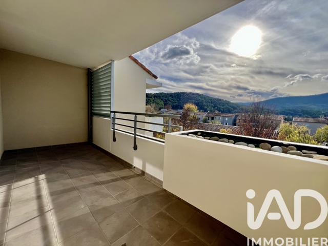 Vente  Appartement T3  de 65 m² à Saint Zacharie 275 000 euros Réf: SFN-1898212