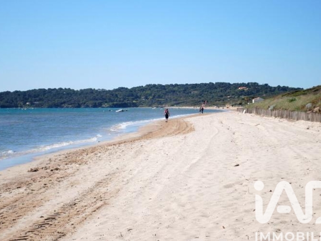 Vente  Appartement T2  de 27 m² à Hyères 258 000 euros Réf: SFN-1866455