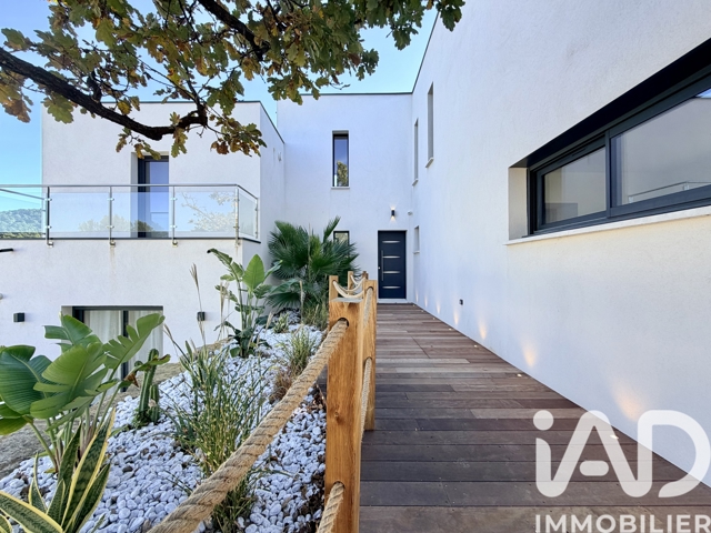 Vente  Maison de 177 m² à Solliès Toucas 925 000 euros Réf: SFN-1899463