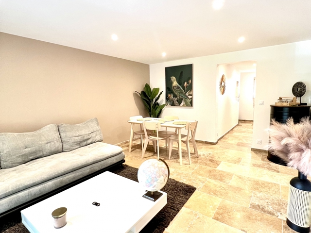 Vente  Appartement T3  de 66 m² à Sainte Maxime 375 000 euros Réf: SFN-1903445