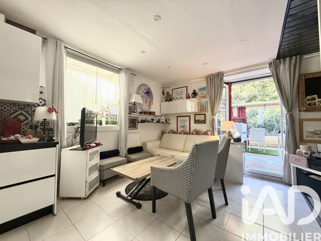 Vente  Appartement T2  de 38 m² à Hyères 295 000 euros Réf: SFN-1900081