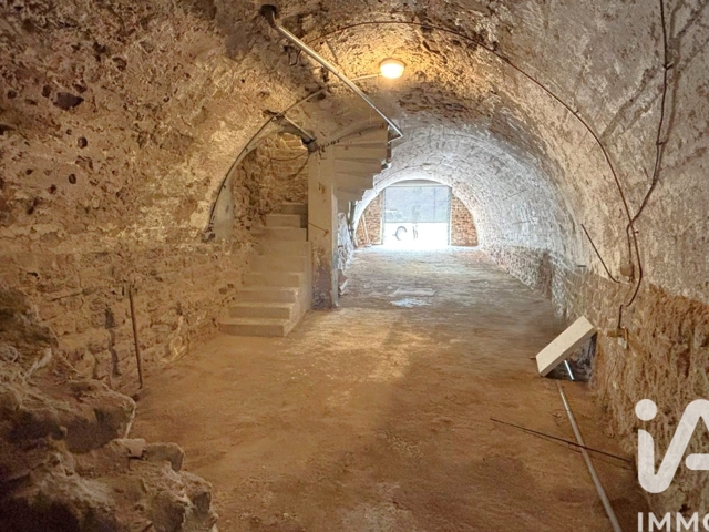 Vente  Garage de 70 m² à Fréjus 70 000 euros Réf: SFN-1906285