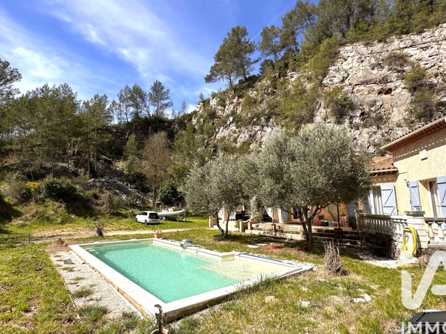 Vente  Maison de 105 m² à Solliès Toucas 520 000 euros Réf: SFN-1907990