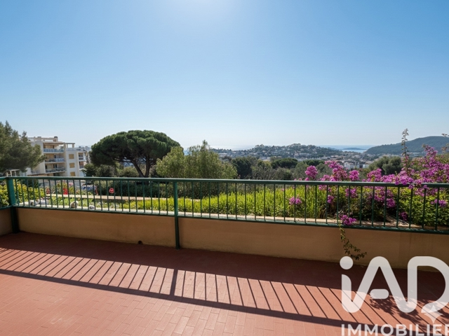 Vente  Appartement F2  de 43 m² à Cavalaire sur Mer 254 000 euros Réf: SFN-1912920