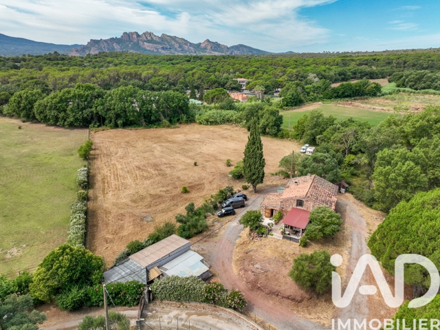 Vente  Maison de 138 m² à Roquebrune sur Argens 645 000 euros Réf: SFN-1917289