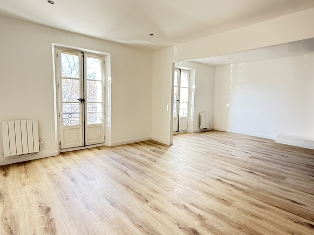 Vente  Appartement F2  de 45 m² à Hyères 175 000 euros Réf: SFN-1917231