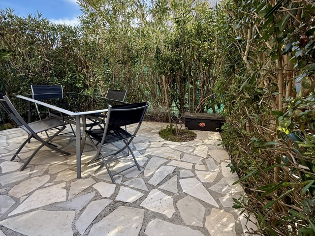 Vente  Studio de 30 m² à Sanary 179 000 euros Réf: SFN-1918597