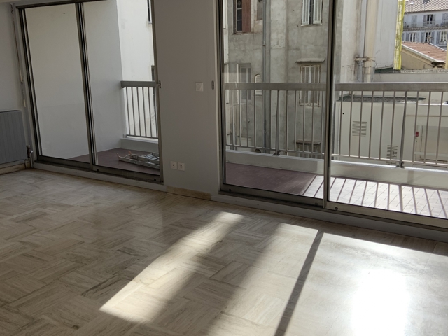 Vente  Appartement T2  de 61 m² à Toulon 252 000 euros Réf: SFN-1918025