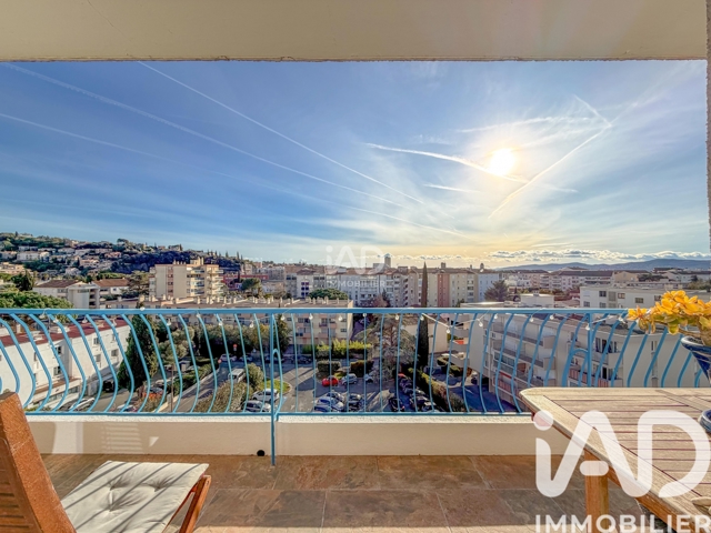 Vente  Appartement T3  de 65 m² à Saint Raphaël 335 000 euros Réf: SFN-1920127