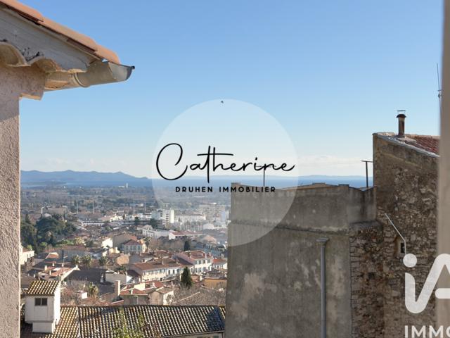 Vente  Appartement T2  de 47 m² à Hyères 109 000 euros Réf: SFN-1918118