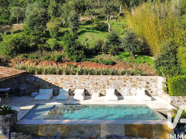 Vente  Maison de 245 m² à La Môle 3 150 000 euros Réf: SFN-1870446