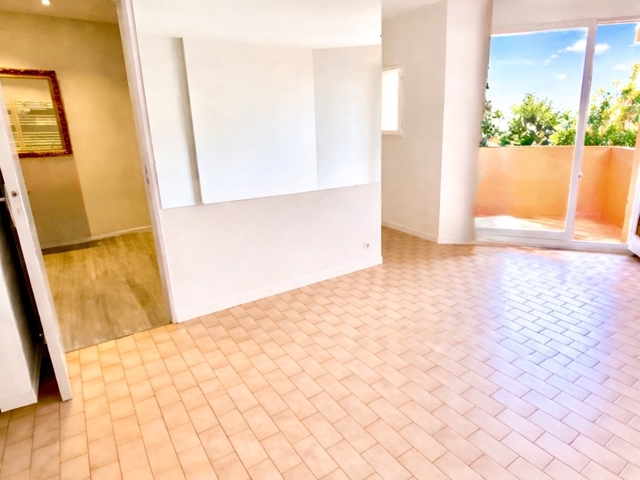 Vente  Appartement T2  de 30 m² à Sainte Maxime 190 000 euros Réf: SFN-1905049
