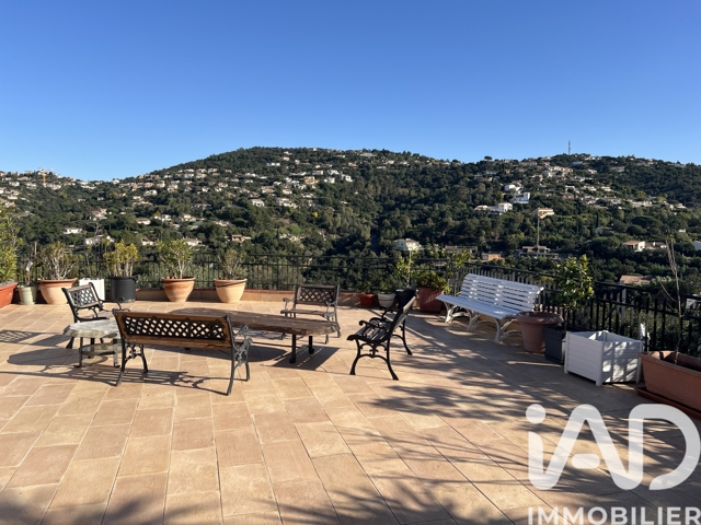 Vente  Maison de 188 m² à Roquebrune sur Argens 895 000 euros Réf: SFN-1926009