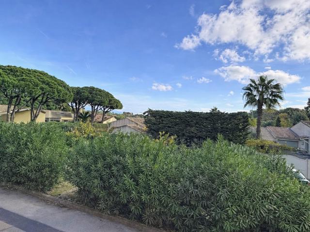 Vente  Studio de 31 m² à Hyères 168 000 euros Réf: SFN-1925907