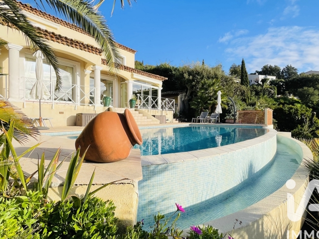 Vente  Maison de 142 m² à La Londe les Maures 1 040 000 euros Réf: SFN-1926482