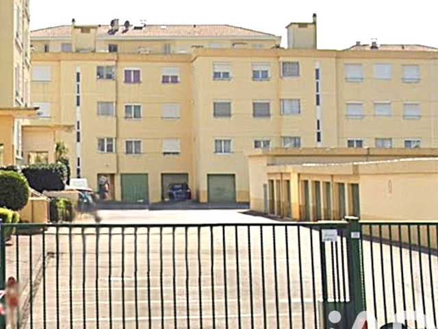 Vente  Garage de 15 m² à Fréjus 28 000 euros Réf: SFN-1925601