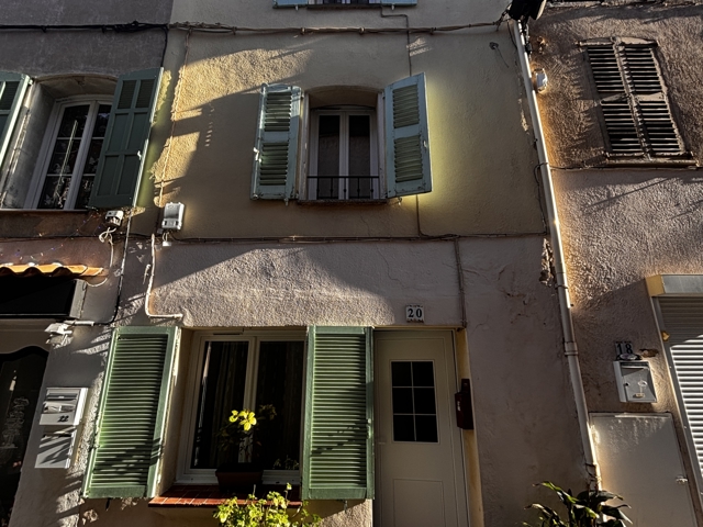 Vente  Maison de 66 m² à Roquebrune sur Argens 206 960 euros Réf: SFN-1929941