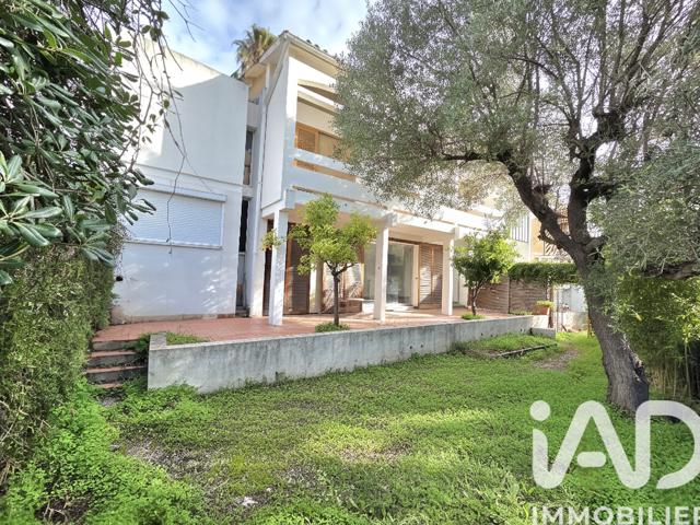 Vente  Appartement T3  de 90 m² à Hyères 400 000 euros Réf: SFN-1817160