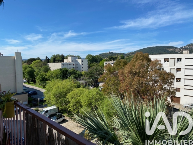 Vente  Appartement F4  de 80 m² à Hyères 259 000 euros Réf: SFN-1930002