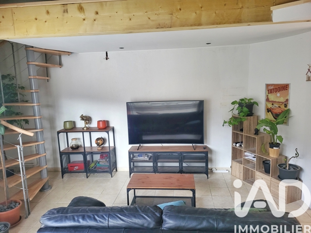Vente  Appartement T2  de 63 m² à Belgentier 155 000 euros Réf: SFN-1928990