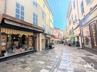 Vente  Local commercial de 35 m² à Hyères 34 000 euros Réf: SFN-1936031