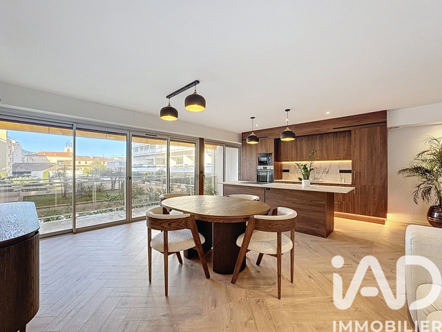Vente  Appartement T3  de 88 m² à Sainte Maxime 735 000 euros Réf: SFN-1931471